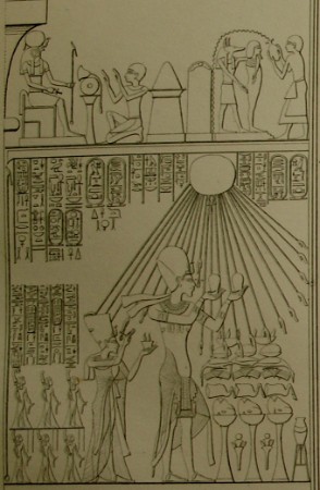 Wandbild im Mythologischen Saal des Neuen Museums: Pharao Echnaton und Nophrete opfern dem Sonnengott Aton